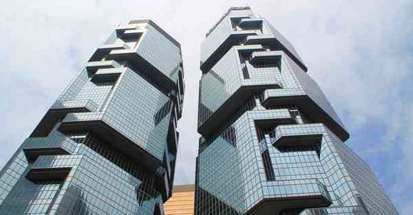 人工智能机器人和人谈恋爱