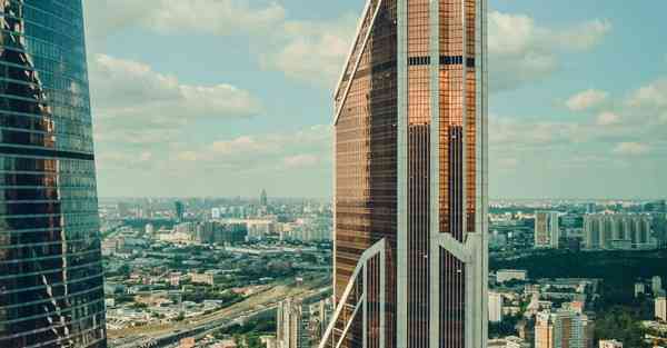 人工智能机器人和人谈恋爱