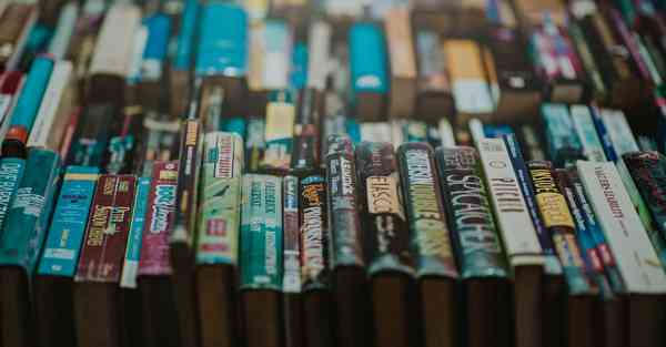 人工智能机器人和人谈恋爱