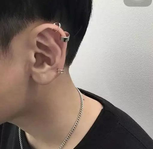 易菊坚士