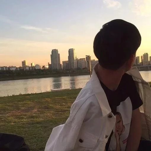管坚宏烁